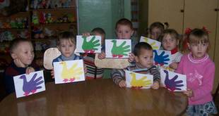 Занятие для дошкольников «Веселые ладошки» в социальном приюте для детей и подростков